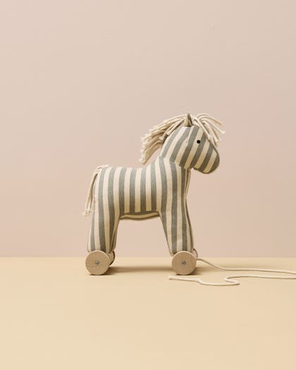 Pull Along horse Sam